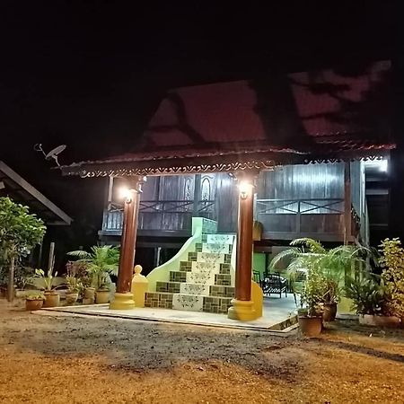 Homestay Warisan Bonda Masjid Tanah/Melaka Exterior foto